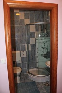 Apartmanska soba  s kuhinjom Lana - kupaonica - Najjeftiniji smještaj Zagreb